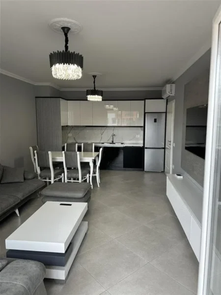 Tirane, jepet me qera apartament 2+1 Kati 8, 110 m² 600 € (astir)