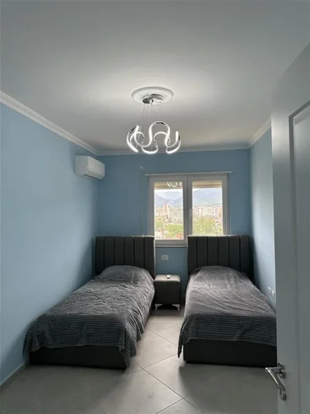 Tirane, jepet me qera apartament 2+1 Kati 8, 110 m² 600 € (astir)