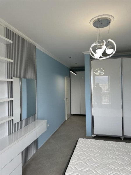 Tirane, jepet me qera apartament 2+1 Kati 8, 110 m² 600 € (astir)