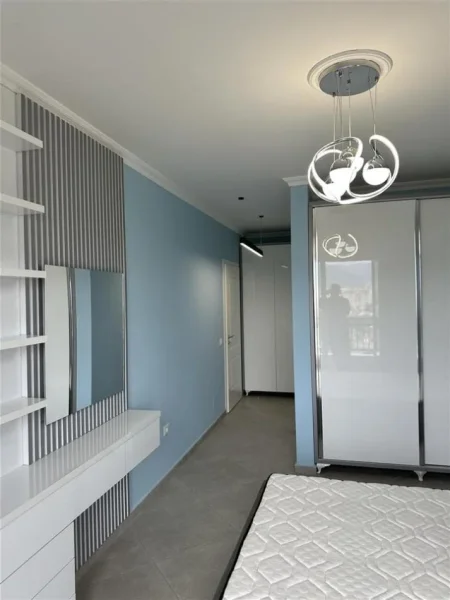 Tirane, jepet me qera apartament 2+1 Kati 8, 110 m² 600 € (astir)