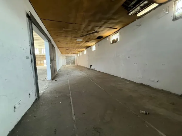 Tirane, jepet me qera magazine Kati 0, 550 m² 1.800 € (KOMBINAT)