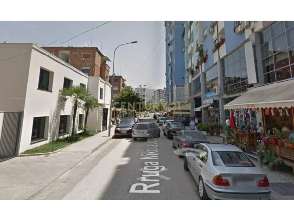 Tirane, shitet dyqan Kati 0, 45 m² 145.000 € (Ish Ekspozita)