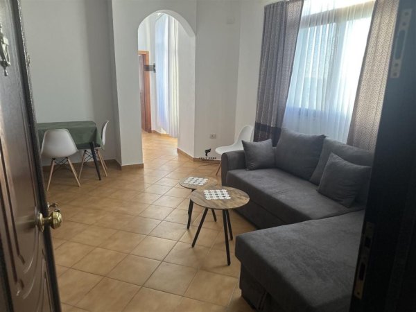 Tirane, jepet me qera apartament 2+1+Ballkon Kati 3, 100 m² 400 € (SELITE)