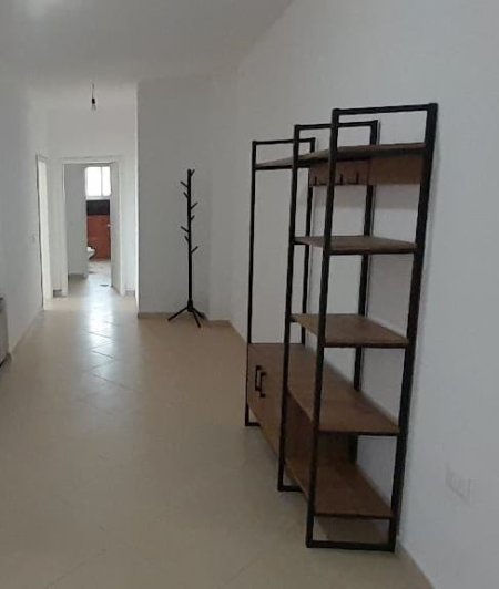Tirane, jepet me qera apartament 2+2+3Ballkon Kati 3, 118 m² 400 € (fresku)