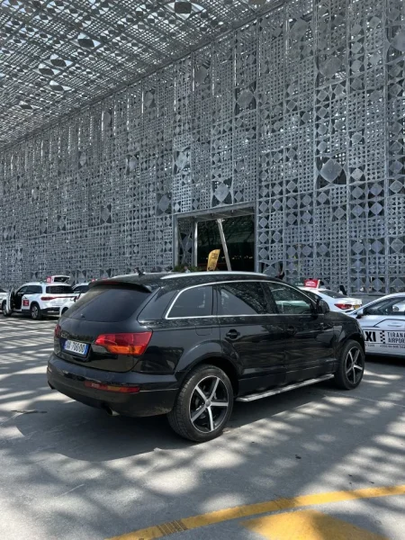 Tirane, SUV | Xhip Audi Q7 Nafte, e zeze automatik Klima 60 €