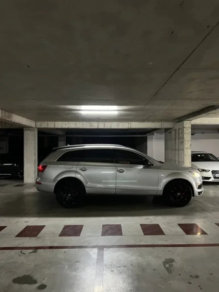 Tirane, makine Nafte, gri metalizato automatik 60 €