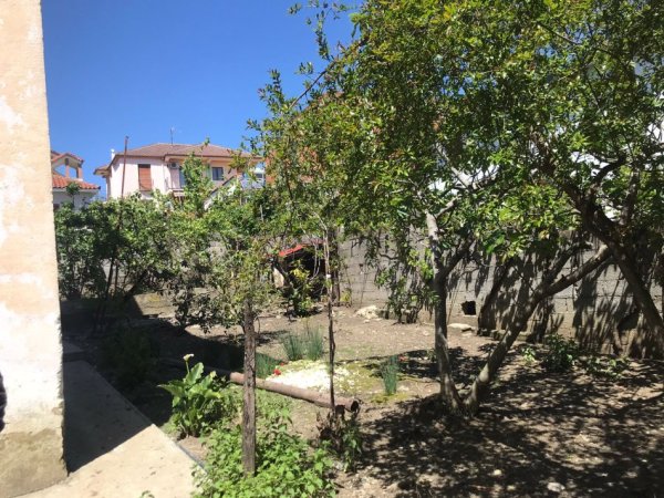 Tirane, shitet shtepi 2 Katshe , 114 m² (ne qender Babrru Tirane)