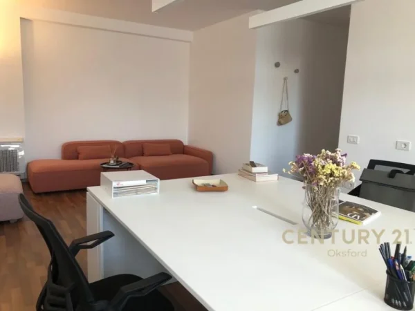 Tirane, jepet me qera zyre Kati 4, 58 m² 1.100 € (Liceu Artistik)