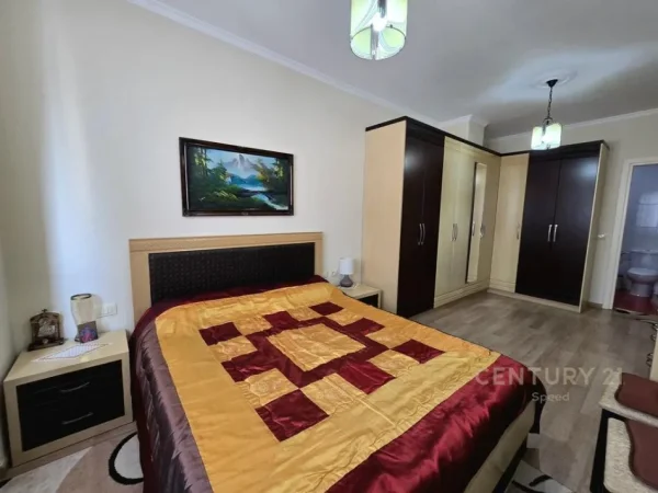 Tirane, jepet me qera apartament 2+1+Ballkon Kati 4, 98 m² 580 € 