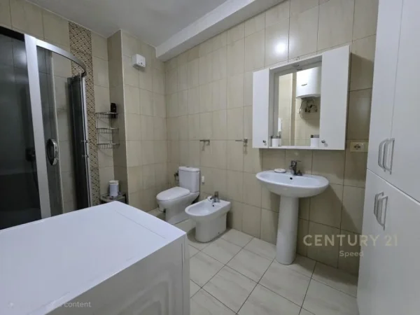 Tirane, jepet me qera apartament 2+1+Ballkon Kati 4, 98 m² 580 € 