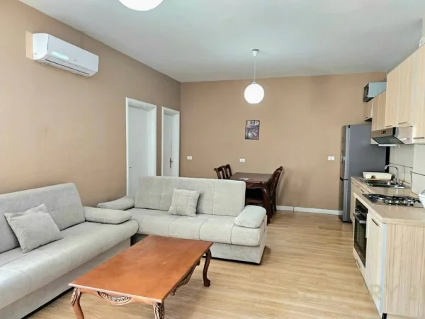 Tirane, jepet me qera apartament 1+1 , 600 € 