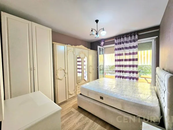 Tirane, jepet me qera apartament 1+1 , 600 € 
