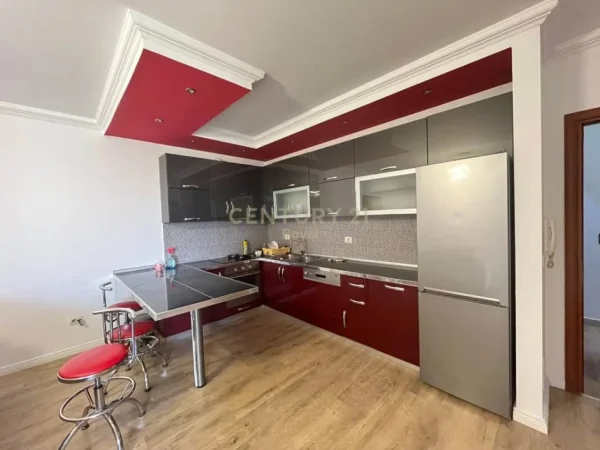 Tirane, jepet me qera zyre Kati 7, 110 m² 1.600 € (Rruga Themistokli Germenji)