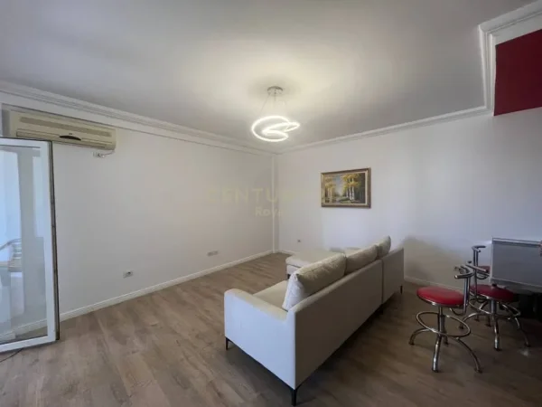 Tirane, jepet me qera zyre Kati 7, 110 m² 1.600 € (Rruga Themistokli Germenji)
