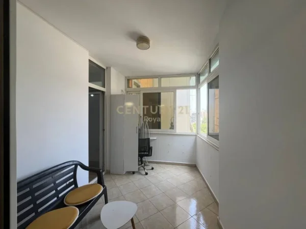 Tirane, jepet me qera zyre Kati 7, 110 m² 1.600 € (Rruga Themistokli Germenji)