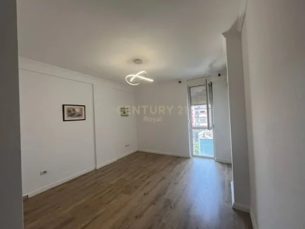 Tirane, jepet me qera zyre Kati 7, 110 m² 1.600 € (Rruga Themistokli Germenji)