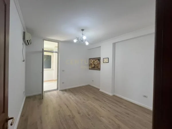 Tirane, jepet me qera zyre Kati 7, 110 m² 1.600 € (Rruga Themistokli Germenji)