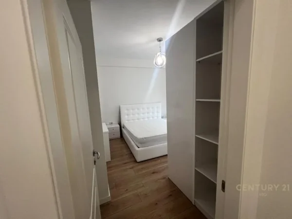 Tirane, jepet me qera apartament 2+1+Ballkon Kati 4, 100 m² 1.300 € 