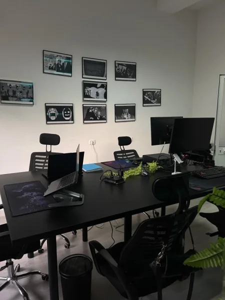 Tirane, shitet interiori + zyre me qera 300 euro, Kati 2, 31 m²