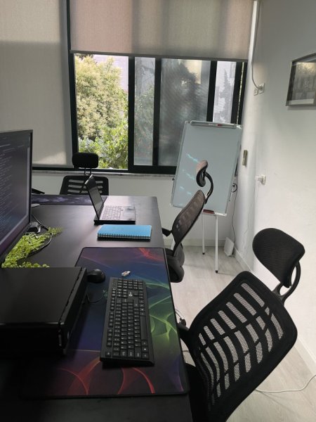Tirane, shitet interiori + zyre me qera 300 euro, Kati 2, 31 m²