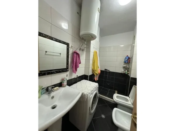 Tirane, jepet me qera apartament 1+1 Kati 2, 74 m² 400 € 