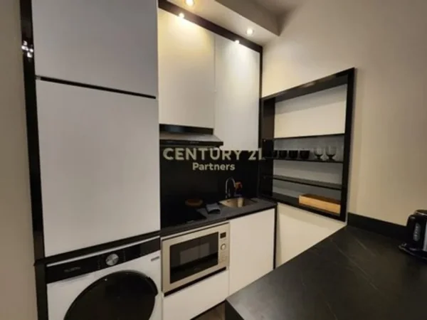 Tirane, jepet me qera apartament 1+1 Kati 4, 105 m² 700 € (Kopshti zologjik)