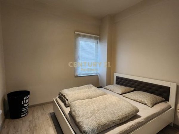 Tirane, jepet me qera apartament 1+1 Kati 4, 105 m² 700 € (Kopshti zologjik)