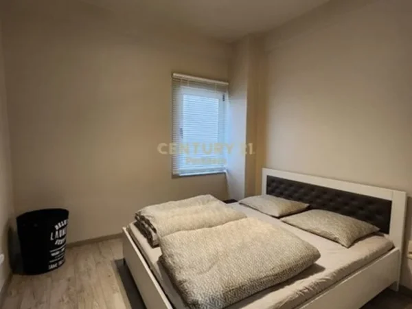 Tirane, jepet me qera apartament 1+1 Kati 4, 105 m² 700 € (Kopshti zologjik)