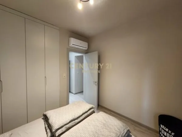 Tirane, jepet me qera apartament 1+1 Kati 4, 105 m² 700 € (Kopshti zologjik)