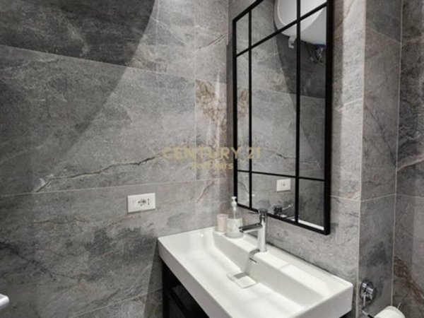 Tirane, jepet me qera apartament 1+1 Kati 4, 105 m² 700 € (Kopshti zologjik)