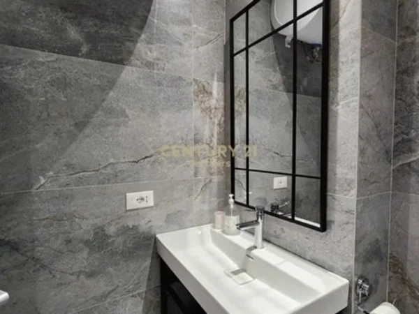 Tirane, jepet me qera apartament 1+1 Kati 4, 105 m² 700 € (Kopshti zologjik)