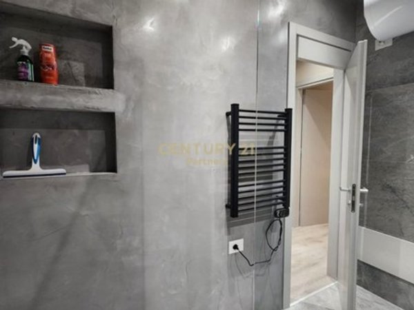 Tirane, jepet me qera apartament 1+1 Kati 4, 105 m² 700 € (Kopshti zologjik)