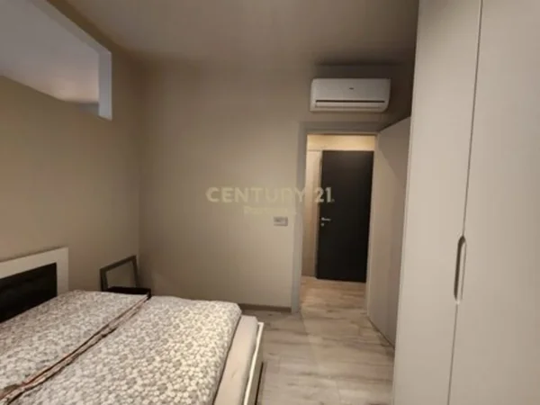 Tirane, jepet me qera apartament 1+1 Kati 2, 102 m² 650 € 