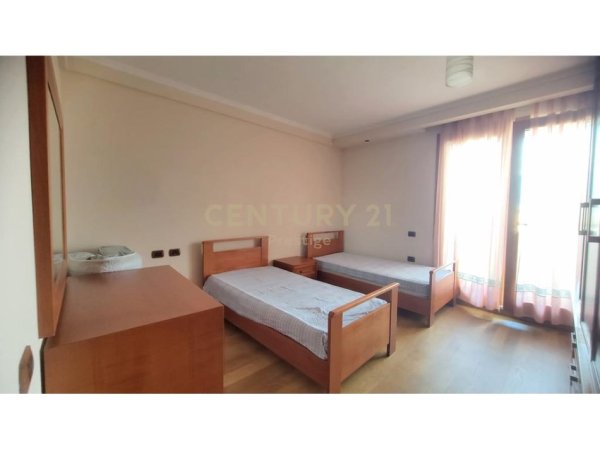 Tirane, jepet me qera apartament 3+1+Ballkon Kati 5, 160 m² 1.000 € (Rruga e Elbasanit)