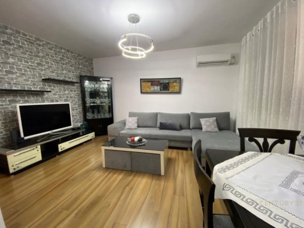 Tirane, jepet me qera apartament 3+1 Kati 4, 80 m² 800 € 