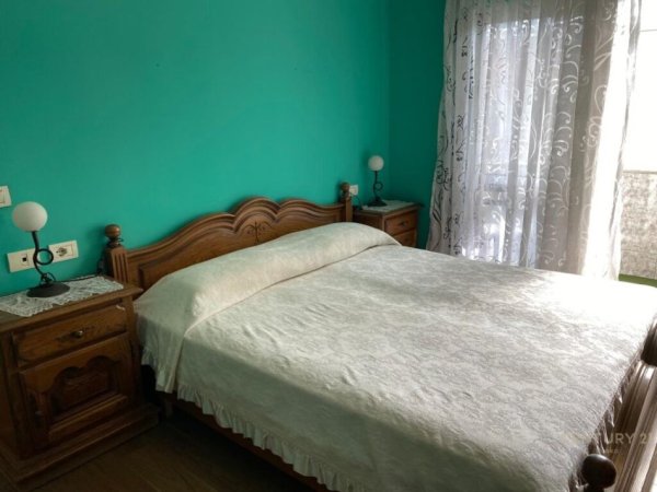 Tirane, jepet me qera apartament 3+1 Kati 4, 80 m² 800 € 