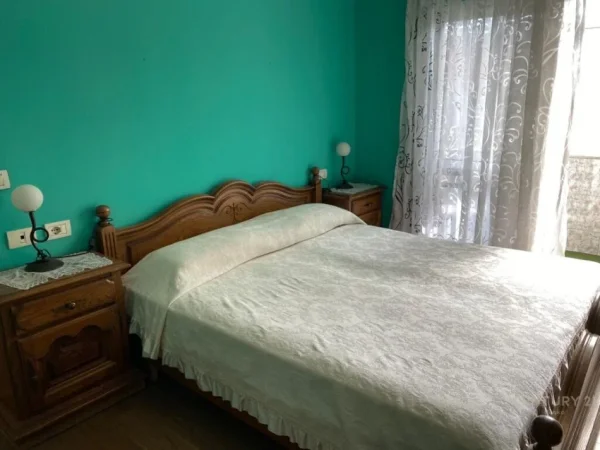 Tirane, jepet me qera apartament 3+1 Kati 4, 80 m² 800 € 