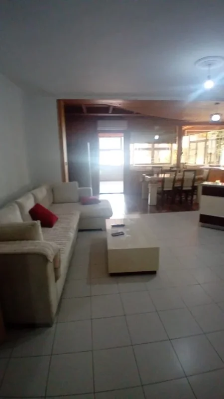 Tirane, jepet me qera apartament 2+1+Ballkon Kati 2, 160 m² 500 € (Yzberisht prane Big Market Bulevard)
