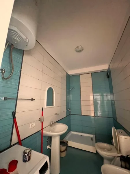 Tirane, jepet me qera apartament 1+1+Ballkon Kati 7, 65 m² 400 € 