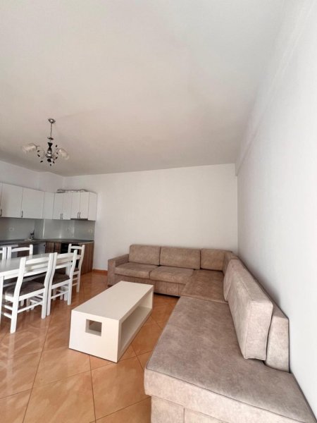 Tirane, jepet me qera apartament 1+1+Ballkon Kati 7, 65 m² 400 € 