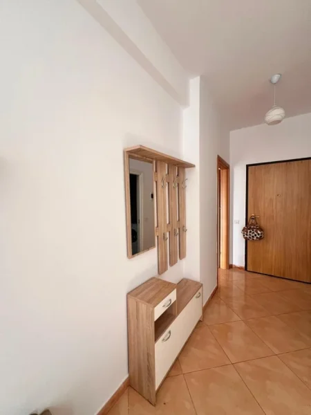 Tirane, jepet me qera apartament 1+1+Ballkon Kati 7, 65 m² 400 € 