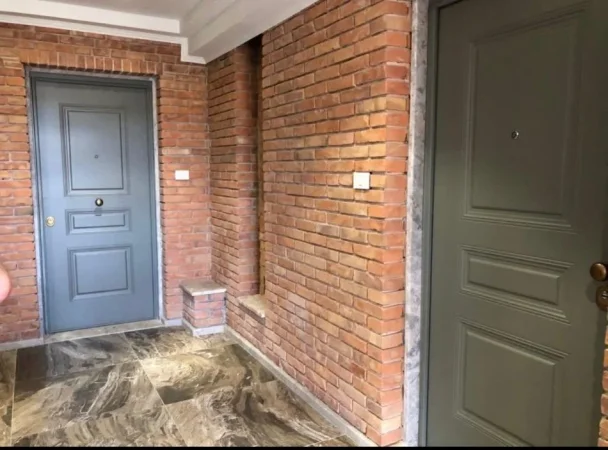 Tirane, jepet me qera zyre Kati 4, 57 m² 1.000 € (Rruga Themistokli Gërmenji)