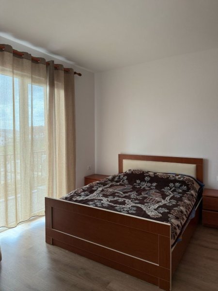 Tirane, jepet me qera apartament 1+1+Ballkon Kati 3, 67 m² 450 € (Pranë Shkollës Lidhja e Prizrenit)