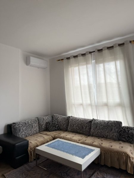 Tirane, jepet me qera apartament 1+1+Ballkon Kati 3, 67 m² 450 € (Pranë Shkollës Lidhja e Prizrenit)