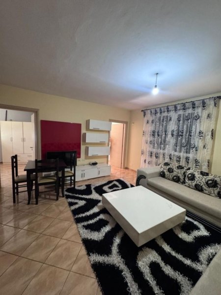Tirane, jepet me qera apartament 2+1+Ballkon Kati 5, 85 m² 300 € (Misto mame , prane alb market ne rruge kryesore)