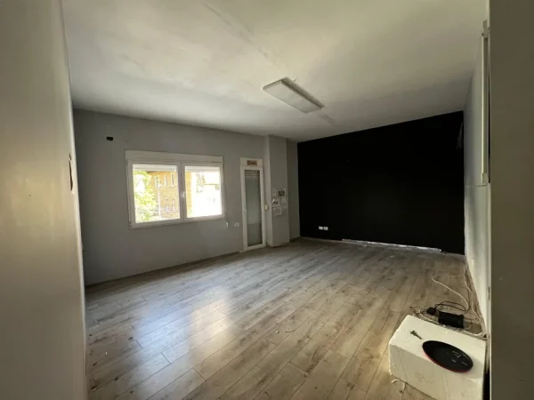 Tirane, jepet me qera apartament 1+1 Kati 1, 65 m² 500 € (Te Karburant Kastrati)