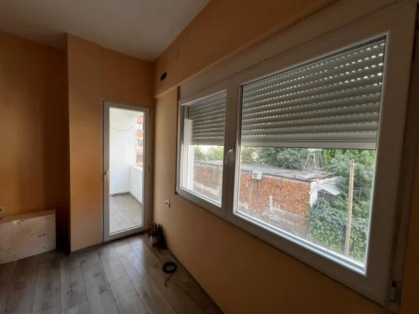 Tirane, jepet me qera apartament 1+1 Kati 1, 65 m² 500 € (Te Karburant Kastrati)