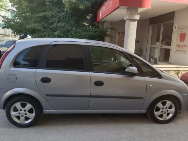 Tirane, shitet makine OPEL MERIVA Nafte, manuale 1500 €