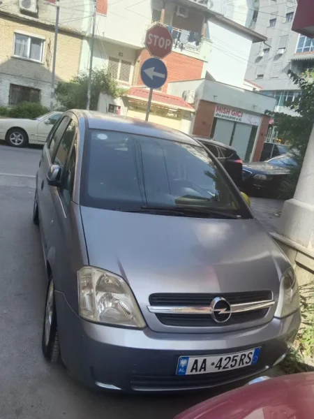 Tirane, shitet makine OPEL MERIVA Nafte, manuale 1500 €