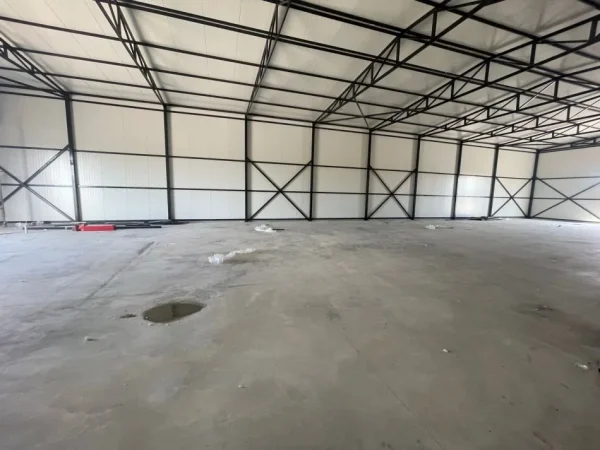 Kruje, jepet me qera magazine Kati 0, 555 m² 1.200 € (Tapize)